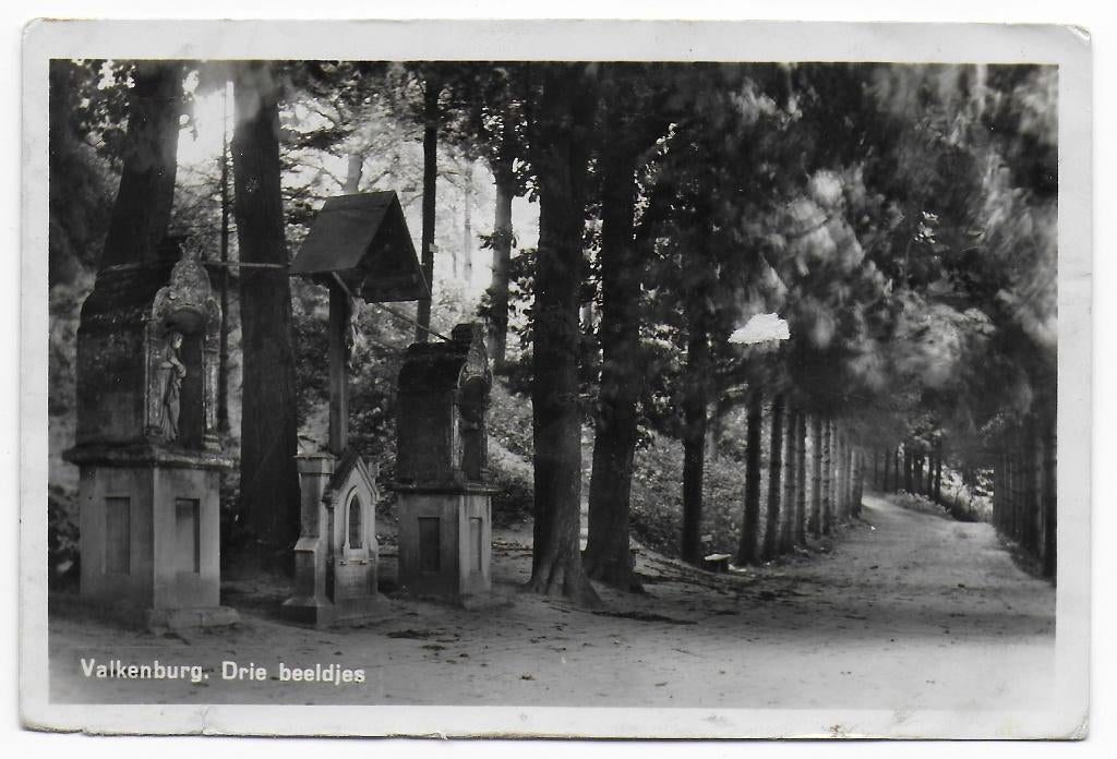 Valkenburg de drie beeldjes Ansichtkaart (B5252 ) uit 1945, Verzamelen, Ophalen of Verzenden, 1960 tot 1980, Gelopen, Limburg