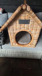 Gave hondenmand in vorm van huisje, sterk wicker!, Ophalen of Verzenden, Zo goed als nieuw