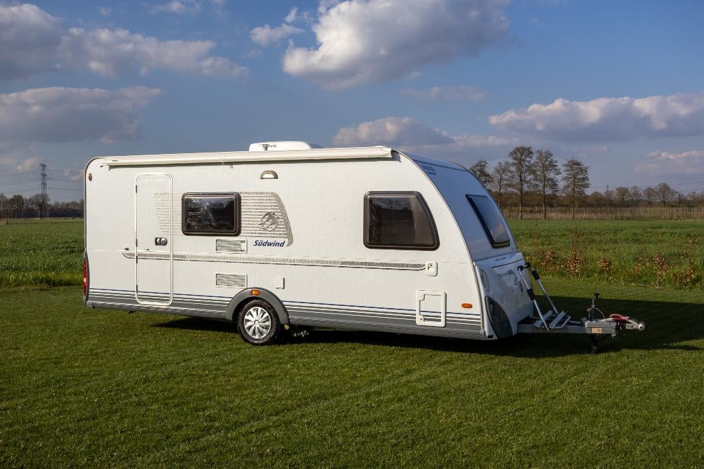 Caravan Knaus Südwind 550 FSK (2009) stapelbed airco mover., Caravans en Kamperen, Rondzit, Frans bed, Bedrijf, Kachel