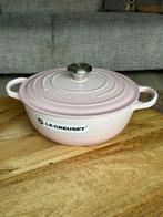 Le Creuset gietijzeren Marmite 26 cm – Shell Pink, Huis en Inrichting, Keuken | Potten en Pannen, Ophalen of Verzenden, Nieuw