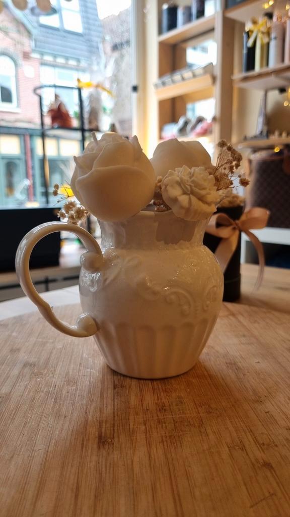 Handgemaakt Paraffinevrij Kaarsenboeket in Wit, Huis en Inrichting, Woonaccessoires | Vazen, Nieuw, Wit, Minder dan 50 cm, Overige materialen