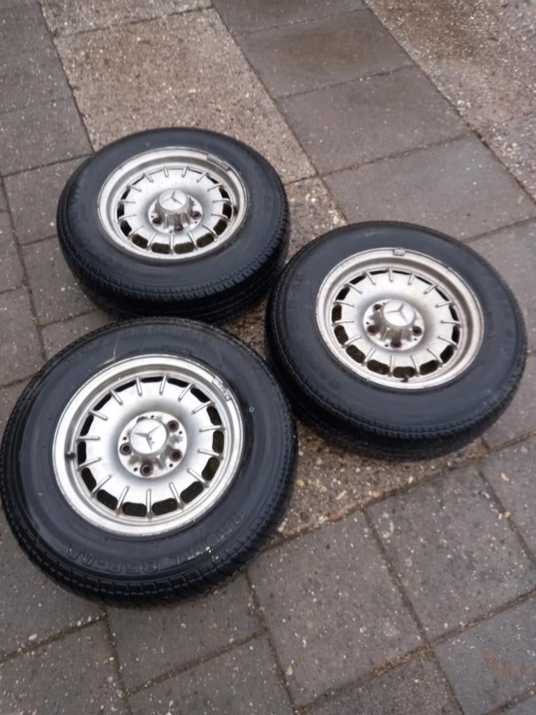 Set van 3 Mercedes kroonkurkvelgen met  14inch, Auto-onderdelen, Banden en Velgen, Ophalen, 14 inch, Gebruikt, Banden en Velgen