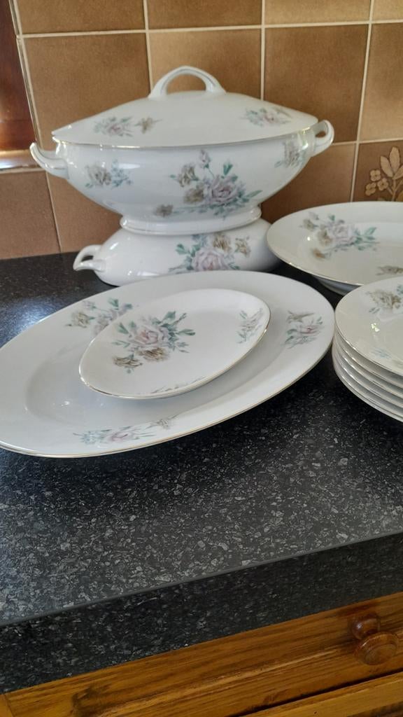 Victoria China Serviesdelen: Schalen, Borden, Juskom, Ophalen, Gebruikt, Porselein, Bord(en)