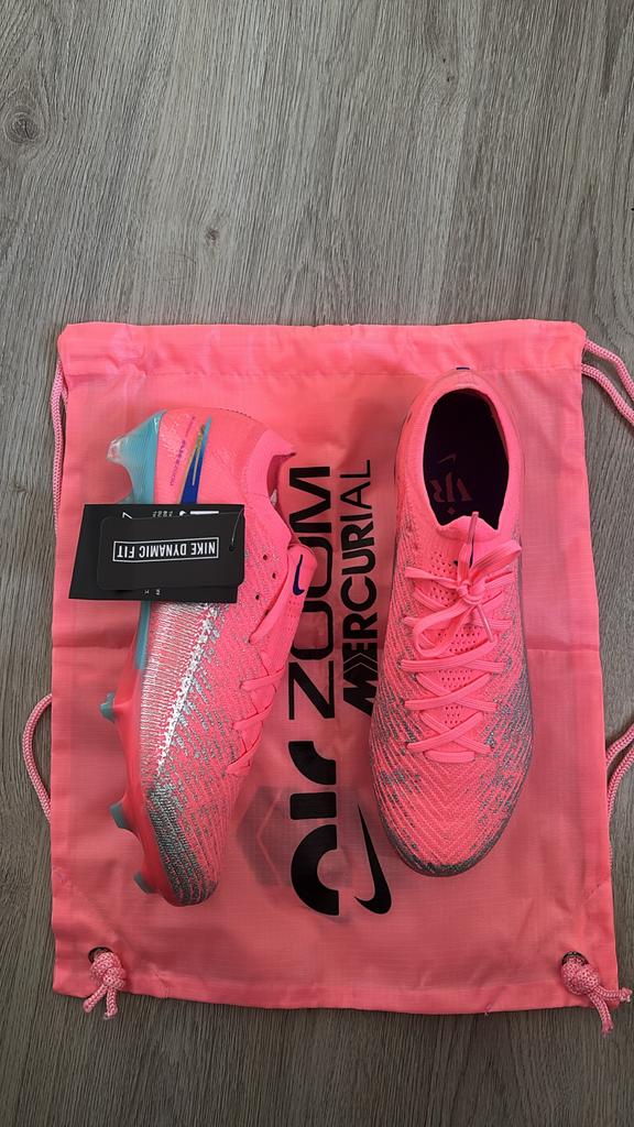 Voetbalschoenen Nike Mercurial roze, Sport en Fitness, Voetbal, Ophalen of Verzenden, Nieuw, Schoenen
