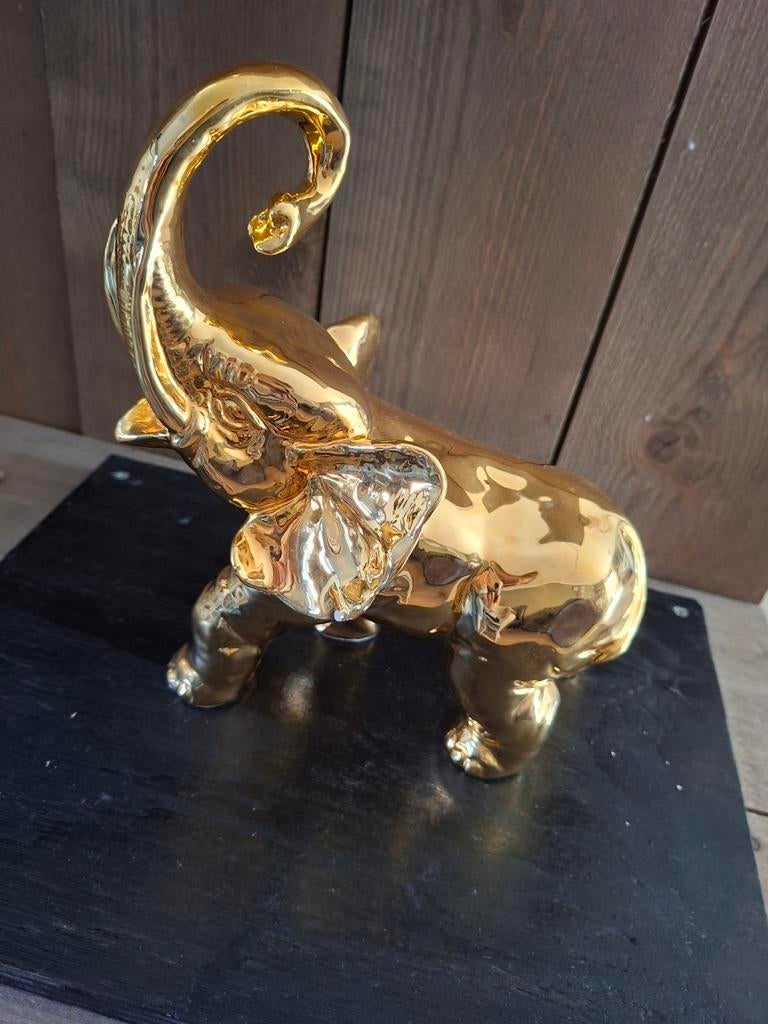 Gouden olifanten beeld, Ophalen, Dier