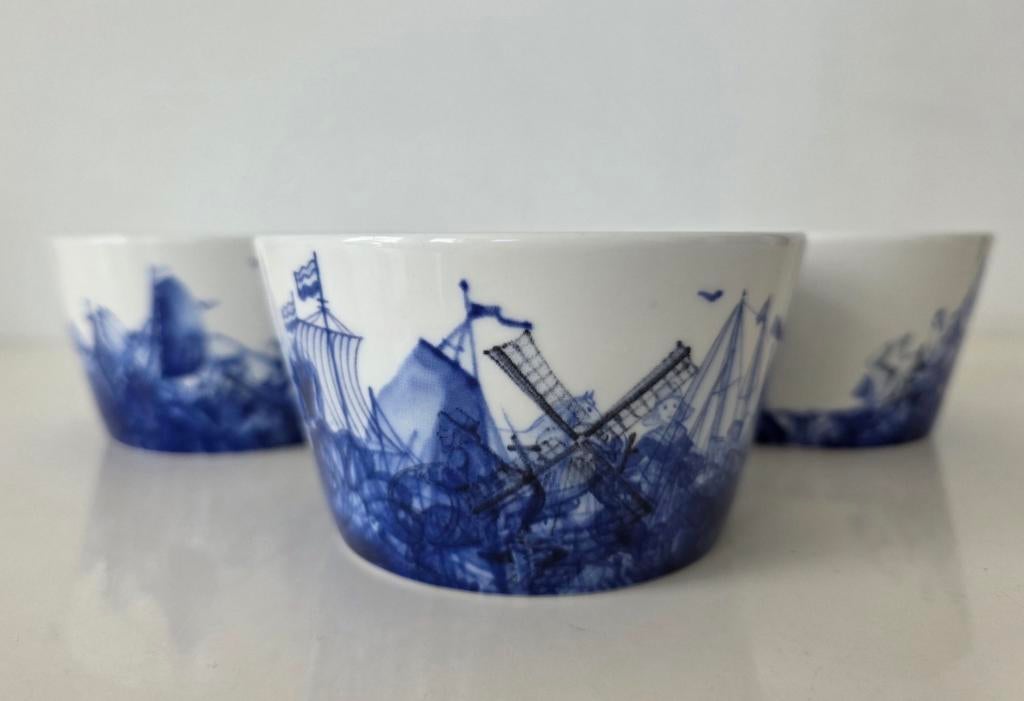 3 x Piet Hein Eek blauw-witte kommetjes voor Douwe Egberts, Keramiek, Ophalen of Verzenden, Zo goed als nieuw, Kom(men)