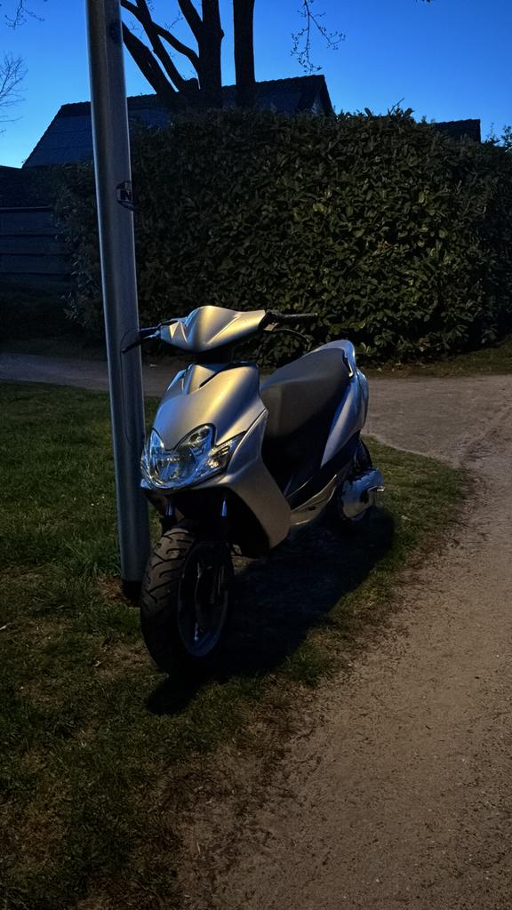 Yamaha Jog r, Ophalen, Zo goed als nieuw, Benzine, Speedfight
