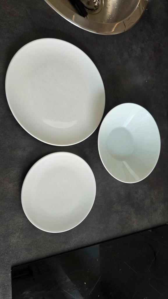 IKEA Borden - Wit, Huis en Inrichting, Keuken | Servies, Gebruikt, Bord(en), Effen, Ophalen