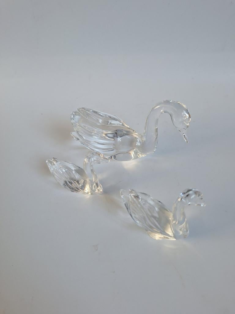 Mooi glazen zwanen koppel.
Bestaande uit 3 stukjes., Ophalen of Verzenden