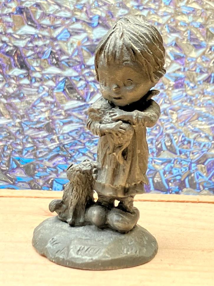 Vintage Tinnen Beeldje: Meisje met Hond en Kat, Antiek en Kunst, Antiek | Tin, Ophalen of Verzenden