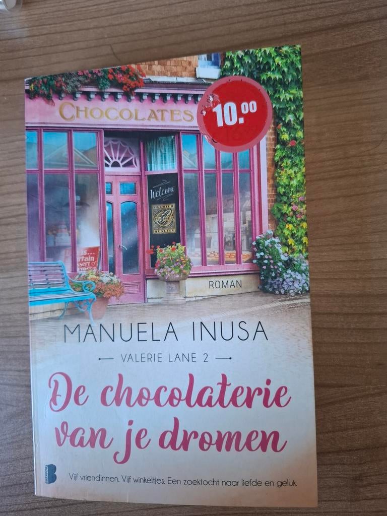 De chocolaterie van je dromen - Manuela Inusa, Boeken, Romans, Zo goed als nieuw, Europa overig, Ophalen of Verzenden