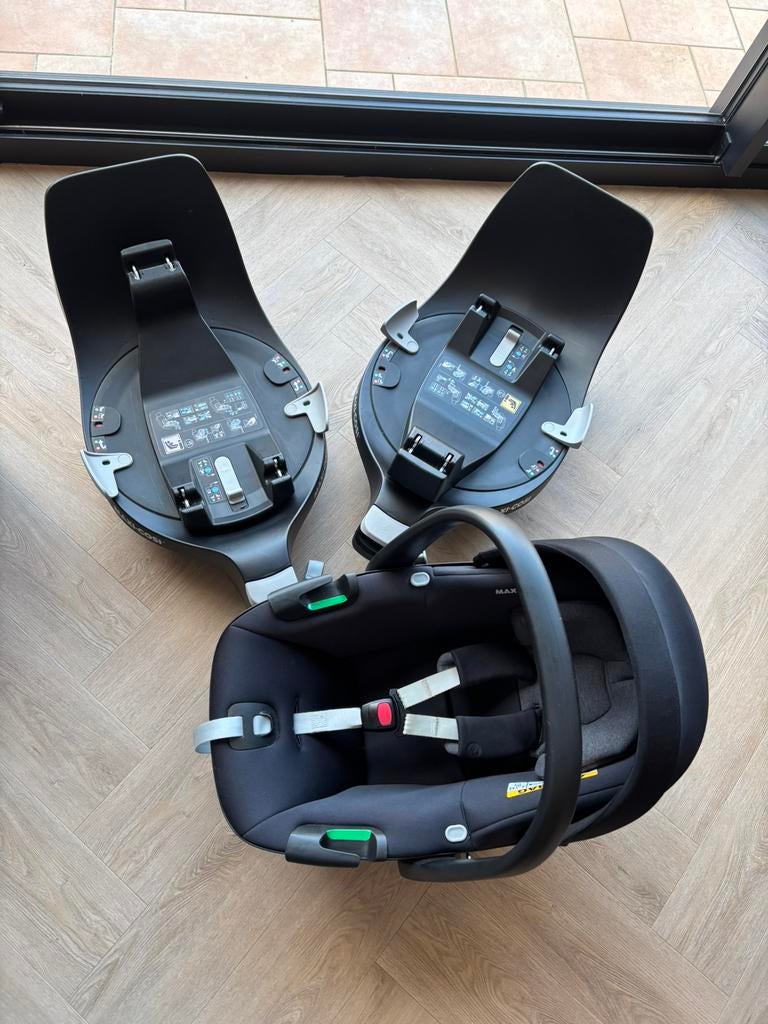 Maxi Cosi Pebble + 2x Family Fix 360, Kinderen en Baby's, Autostoeltjes, Ophalen, Zo goed als nieuw, Isofix, 0 t/m 13 kg