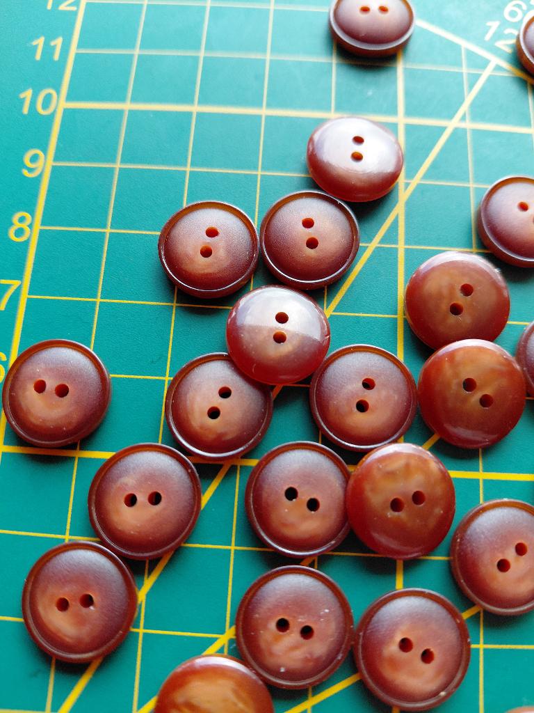 knoopjes 2 tinten bruin, Ophalen of Verzenden, Nieuw, Knoop of Knopen