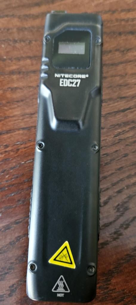 Nitecore EDC27 zaklantaarn, Caravans en Kamperen, Zaklampen, Ophalen of Verzenden, Zo goed als nieuw, Accu