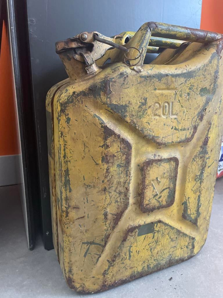 Oude metalen jerrycan 20 liter vintage, Ophalen of Verzenden