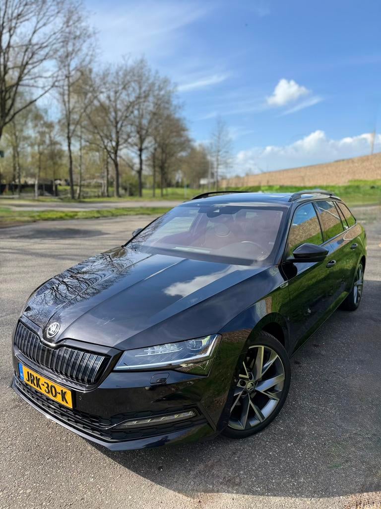 Skoda Superb 1.4 TSI Phev 217pk Dsg-6 2021 Zwart, Auto's, Alcantara, Zwart, Plug-in hybride, Te koop