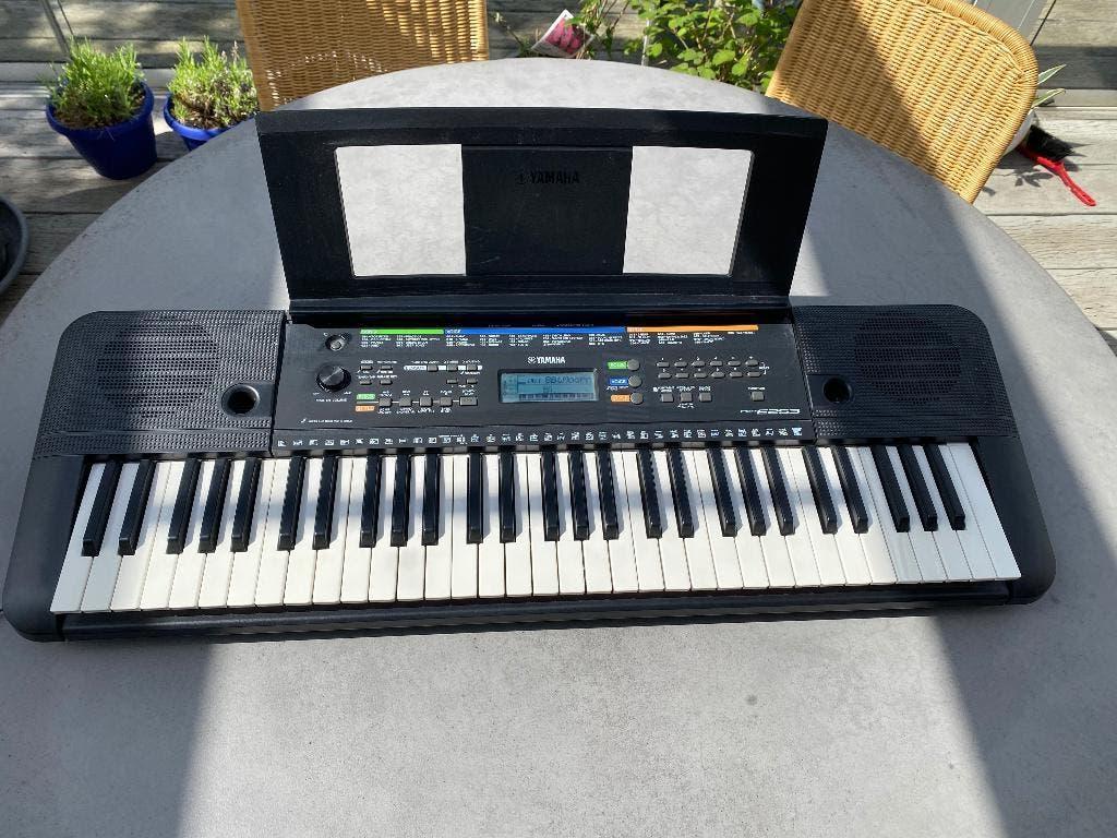 Yamaha PSR-E253 Keyboard, Muziek en Instrumenten, Keyboards, Zo goed als nieuw, 61 toetsen, Yamaha, Ophalen