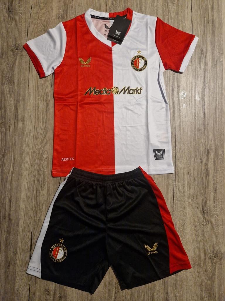 Feyenoord tenue maat 128-134, Sport en Fitness, Voetbal, Maat XS of kleiner, Ophalen of Verzenden, Nieuw, Set