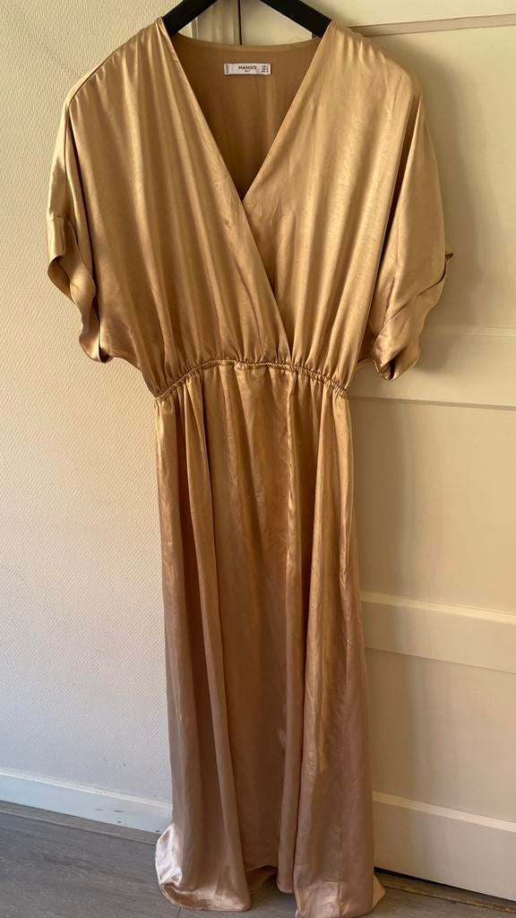 Te koop: lange satijnen jurk, Mango, perzik, maat L, Kleding | Dames, Gelegenheidskleding, Maat 38/40 (M), Galajurk, Zwart, Ophalen of Verzenden
