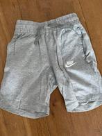 Nike sportbroekje grijs maat 122-128, Ophalen of Verzenden, Gebruikt, Jongen of Meisje, Broek