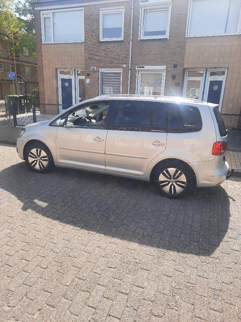 Volkswagen Touran 1.4 TSI 125KW DSG 2011 Grijs, Auto's, Euro 5, 15 km/l, 7 stoelen, Origineel Nederlands