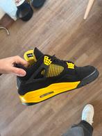 Jordan 4 yellow thunder maat 42, Ophalen of Verzenden, Zo goed als nieuw, Zwart