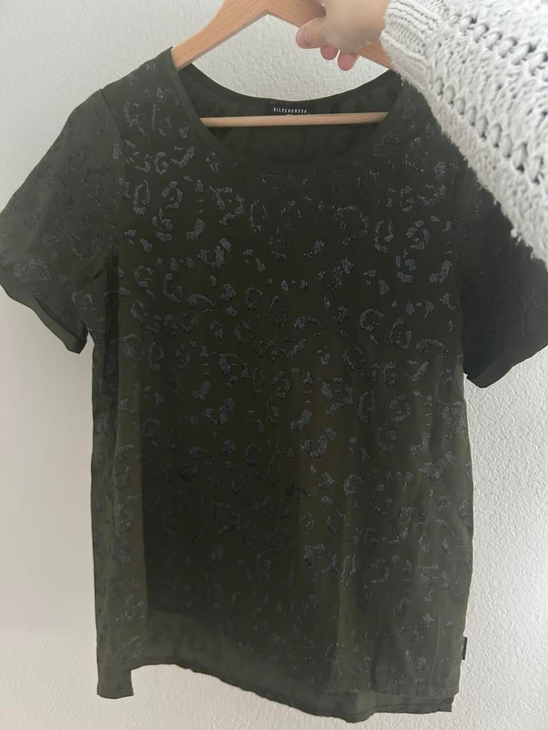 Zwart/groen shirtje van Silvercreek - maat 34, Kleding | Dames, T-shirts, Ophalen of Verzenden, Gedragen, Maat 34 (XS) of kleiner