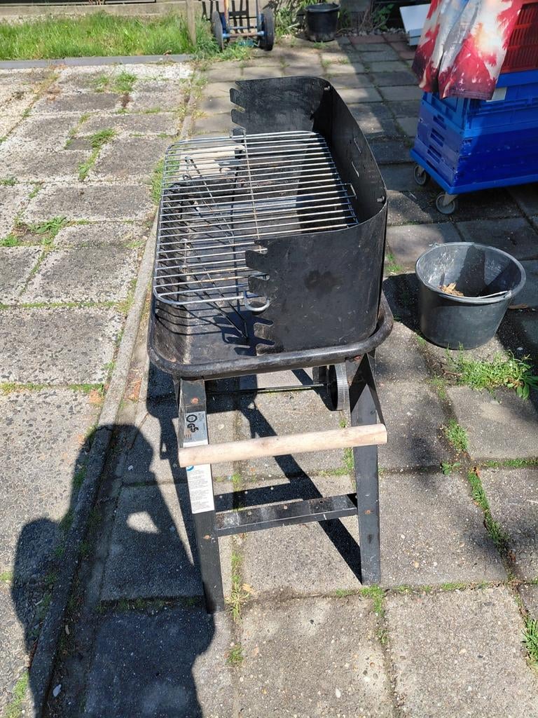 Gebruikte barbecue op wielen - ideaal voor de zomer!, Ophalen, Gebruikt, Onbekend