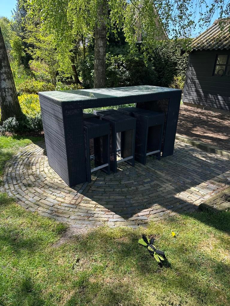 Moderne bartafel met glasplaat en 6 barkrukken, Tuin en Terras, Tuintafels, Ophalen of Verzenden, Gebruikt, Rechthoekig, Wicker