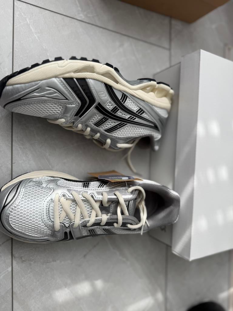 ASICS Gel-Kayano 14 maat 42 – nieuw met doos, Sport en Fitness, Korfbal, Ophalen of Verzenden, Zo goed als nieuw, Schoenen