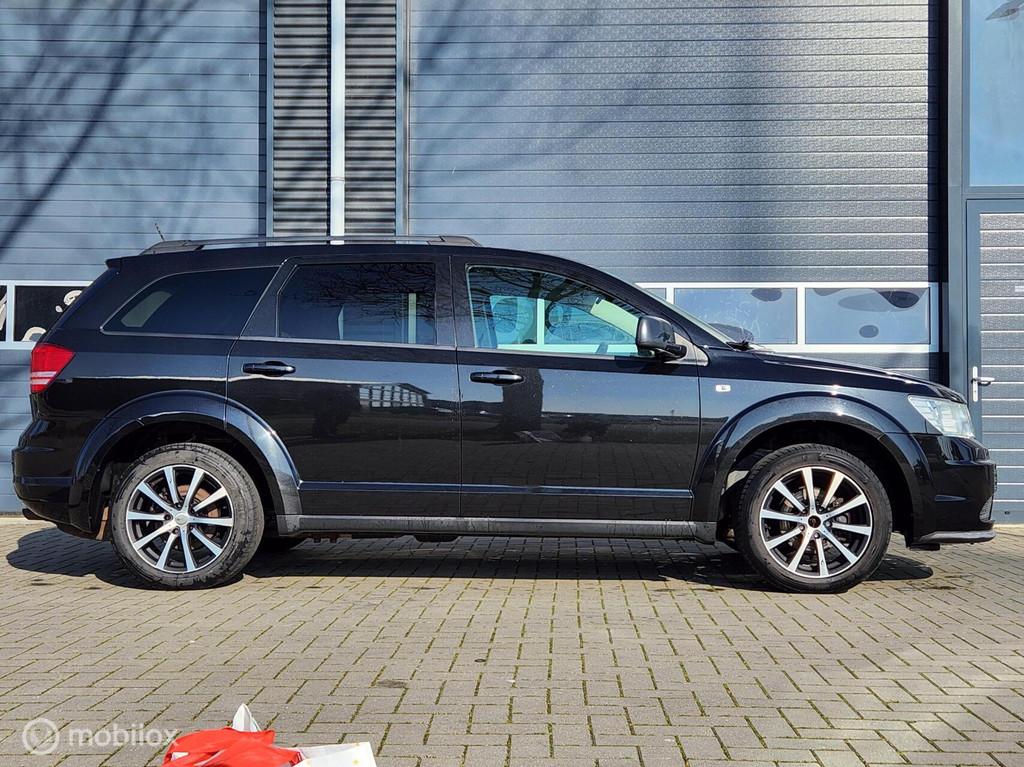 Dodge Journey 2.4 SXT 7p | NAP | AIRCO | CRUISE | TREKHAAK, Auto's, Voorwielaandrijving, Gebruikt, Zwart, 4 cilinders