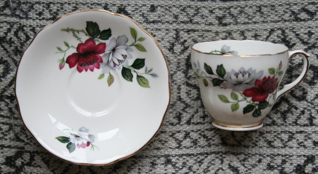 Fine bone China kop en schotel DUCHESS porselein, Verzenden, Zo goed als nieuw, Porselein, Kop en/of schotel