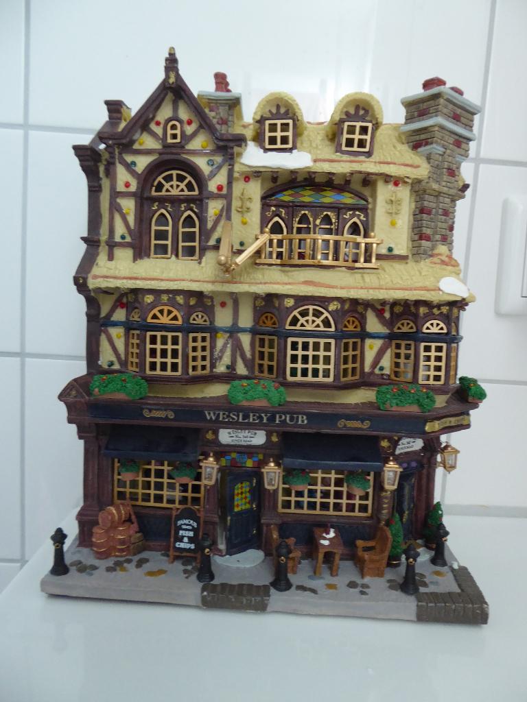 Lemax Item - Facade Wesley pub -  ik ruim op, Diversen, Kerst, Ophalen of Verzenden, Nieuw