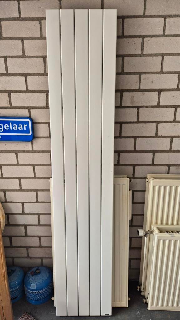 Vasco radiator verticaal 180x50 cm, Doe-het-zelf en Verbouw, Verwarming en Radiatoren, Ophalen, Radiator, Minder dan 60 cm, Zo goed als nieuw