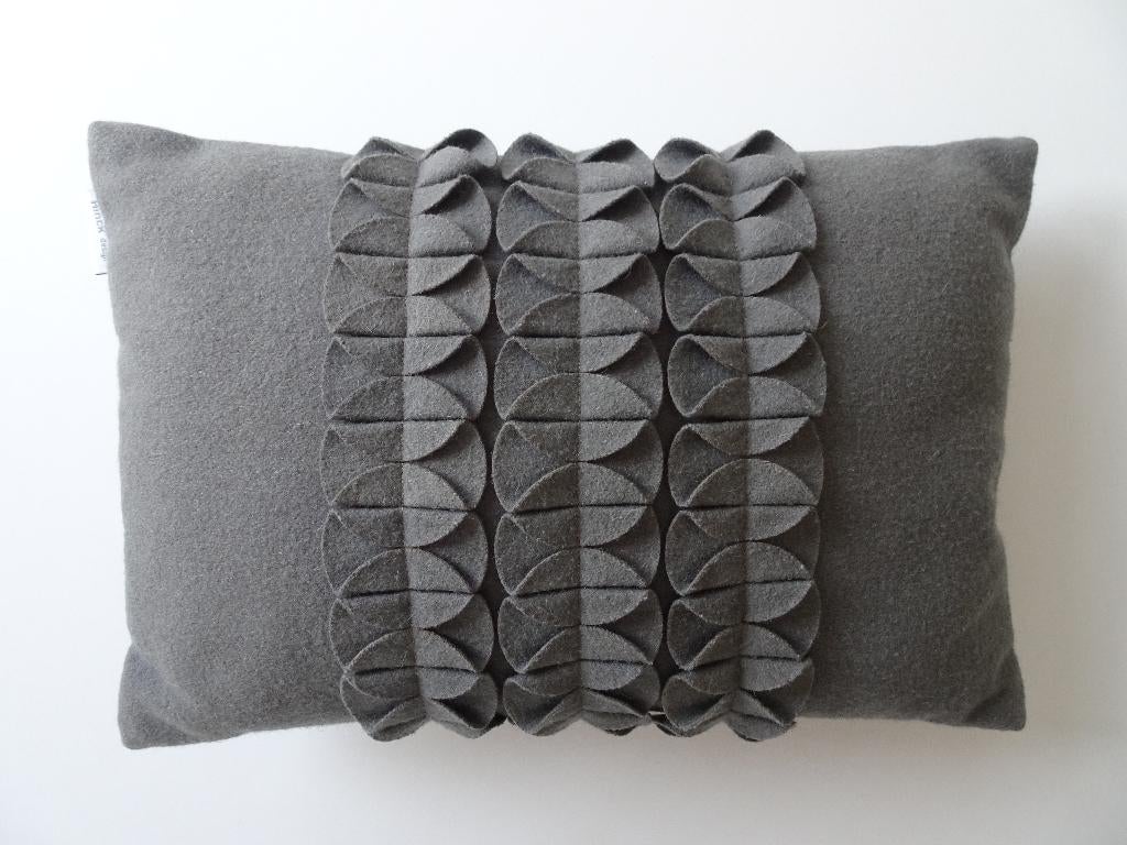 Hinck design vilten kussen sierkussen vilt grijs 3x, Ophalen of Verzenden, Zo goed als nieuw, Grijs, Rechthoekig