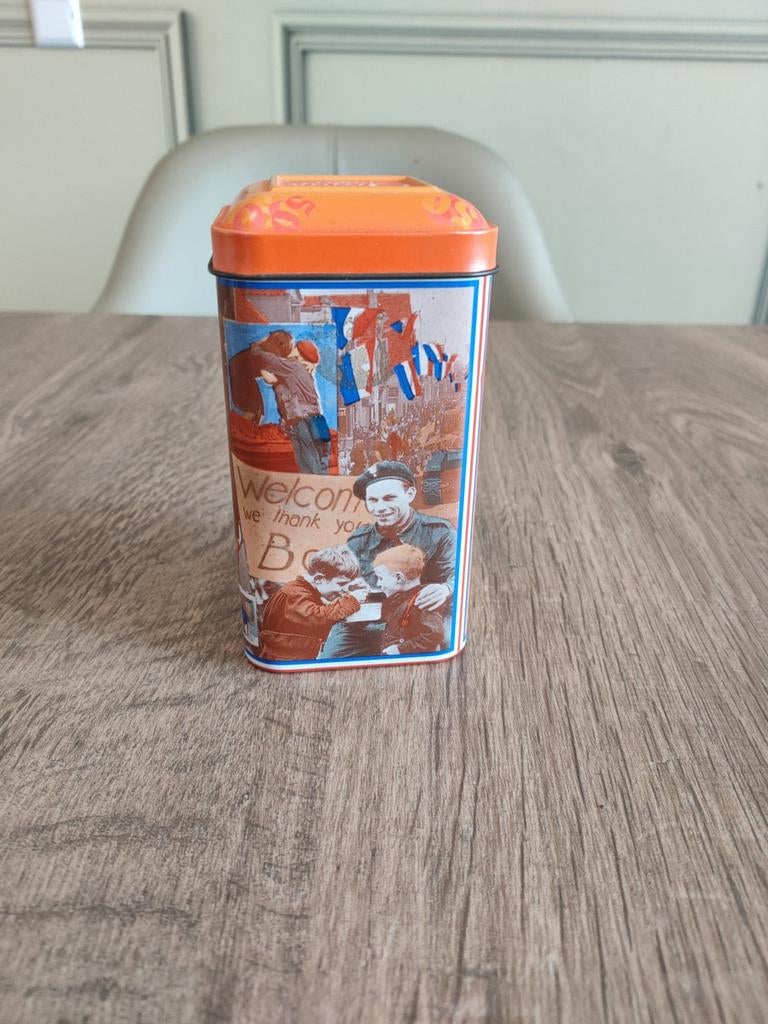 Vintage blik bevrijding 1945 - Douwe Egberts, Verzamelen, Blikken, Ophalen of Verzenden, Gebruikt, Overige, Douwe Egberts