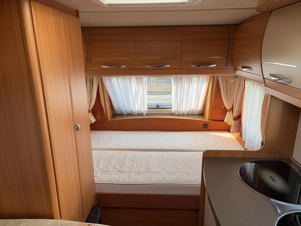 Hobby De Luxe 400 SF Voortent/Luifel/Fietsdr., Caravans en Kamperen, Caravans, Hobby, Bedrijf, Treinzit, 750 - 1000 kg