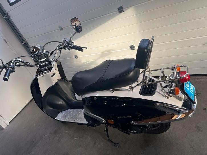 Agm Scooter loopt 48 km, Fietsen en Brommers, Snorfietsen en Snorscooters, Zo goed als nieuw, Overige merken, Benzine, Ophalen of Verzenden