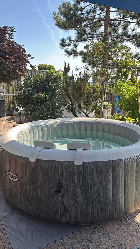 Zo goed als nieuwe Intex Jacuzzi - TEAB, Tuin en Terras, Bubbelbaden en Hottubs, Ophalen of Verzenden, Zo goed als nieuw, Opblaasbaar