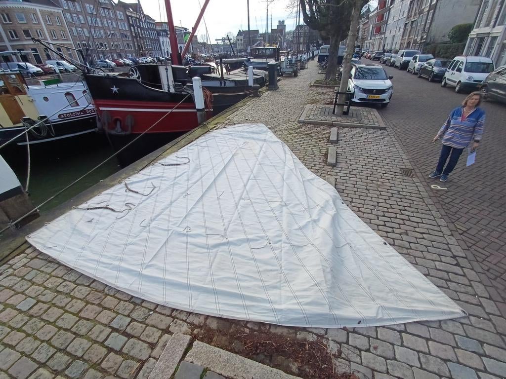 Mooie platbodem zeilen in zeer goede staat, Watersport en Boten, Zeilen en Zeiltoebehoren, Ophalen of Verzenden, Minder dan 15 m²