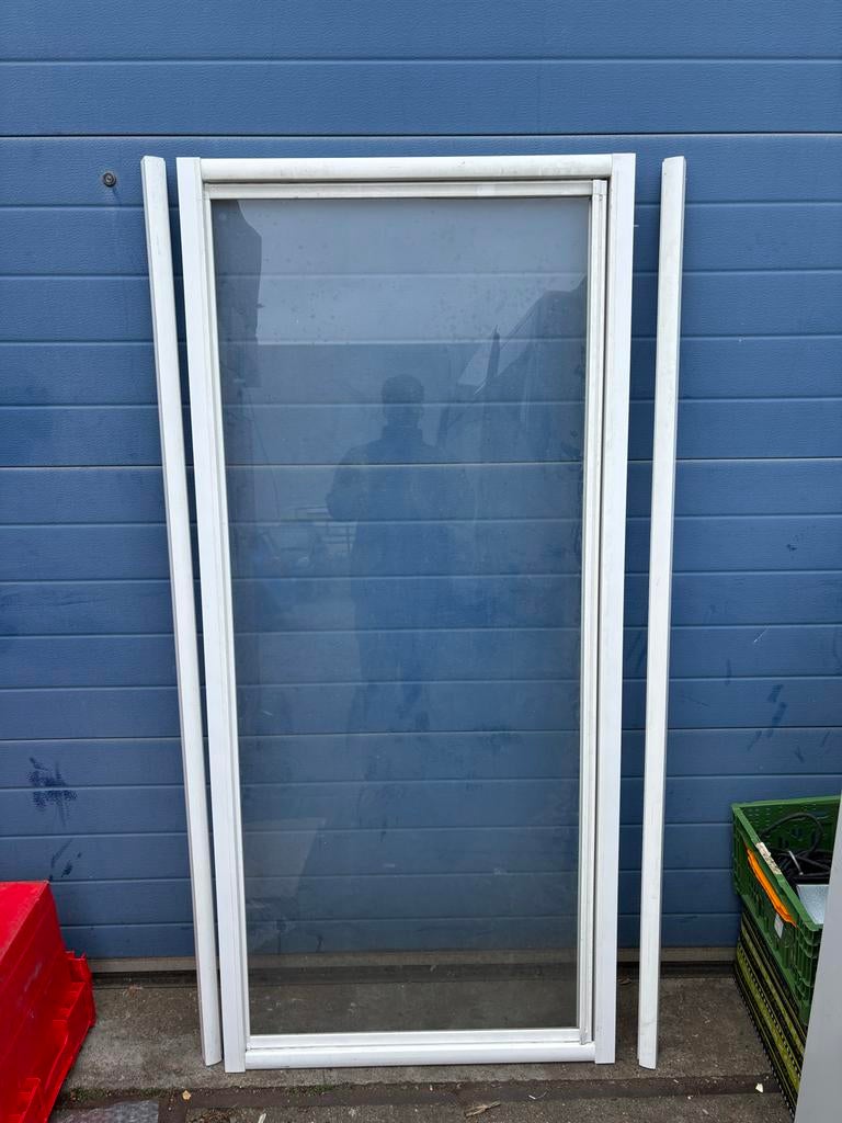 Raam met wit kozijn, Ophalen, Gebruikt