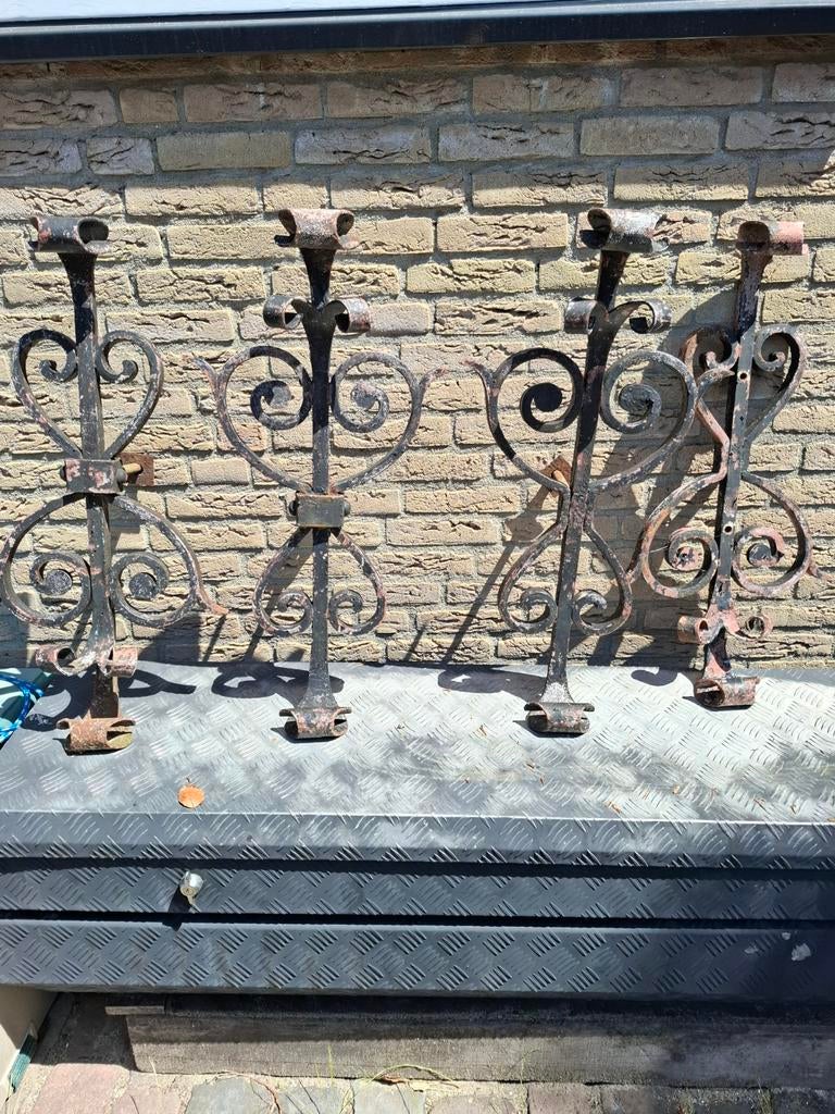 4 Smeedijzeren ornamenten., Tuin en Terras, Tuinhekken en Hekwerk, Ophalen