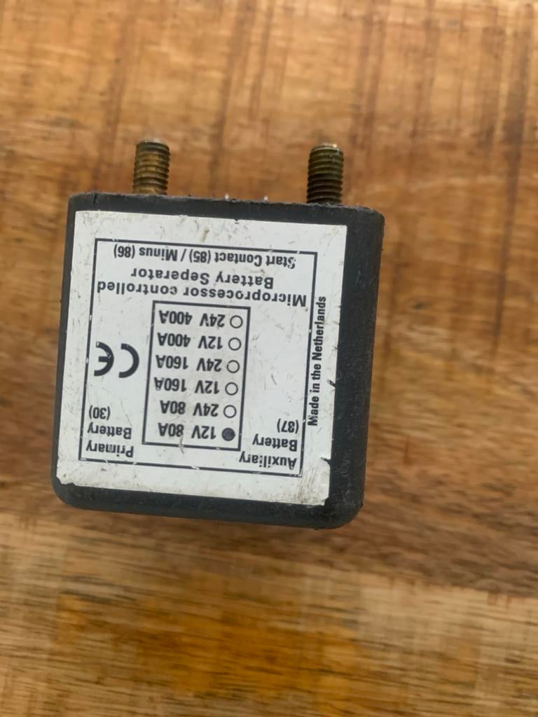 Microprocessor gestuurde accu scheider 12V/24V, Auto-onderdelen, Ophalen of Verzenden, Gebruikt, Universele onderdelen