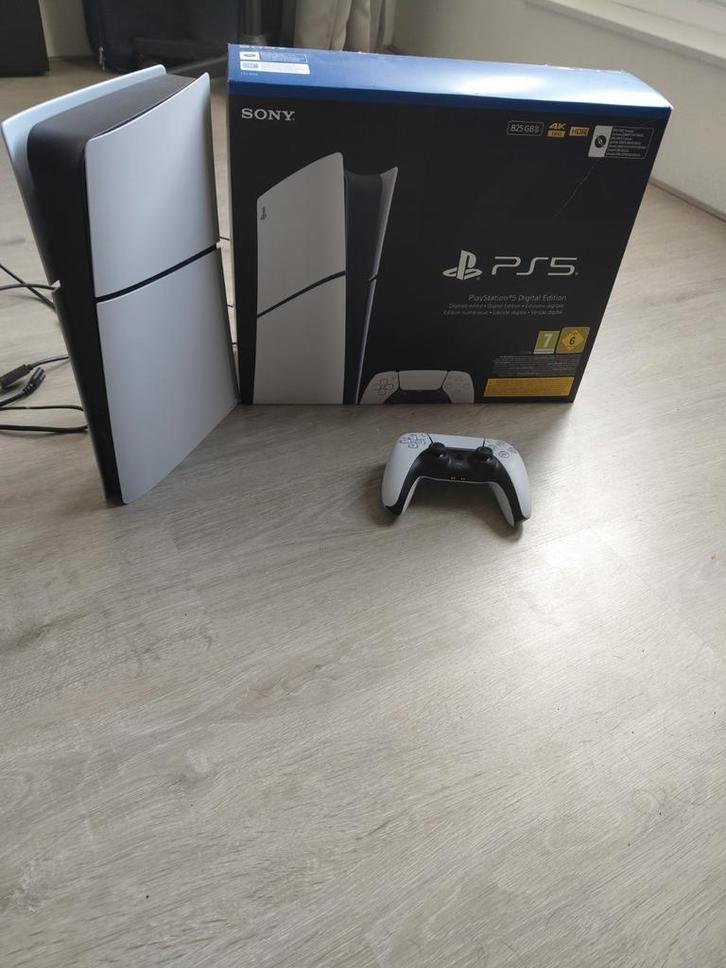 PlayStation 5 Slim met controller en alle kabels, Spelcomputers en Games, Spelcomputers | Sony PlayStation 5, Zo goed als nieuw