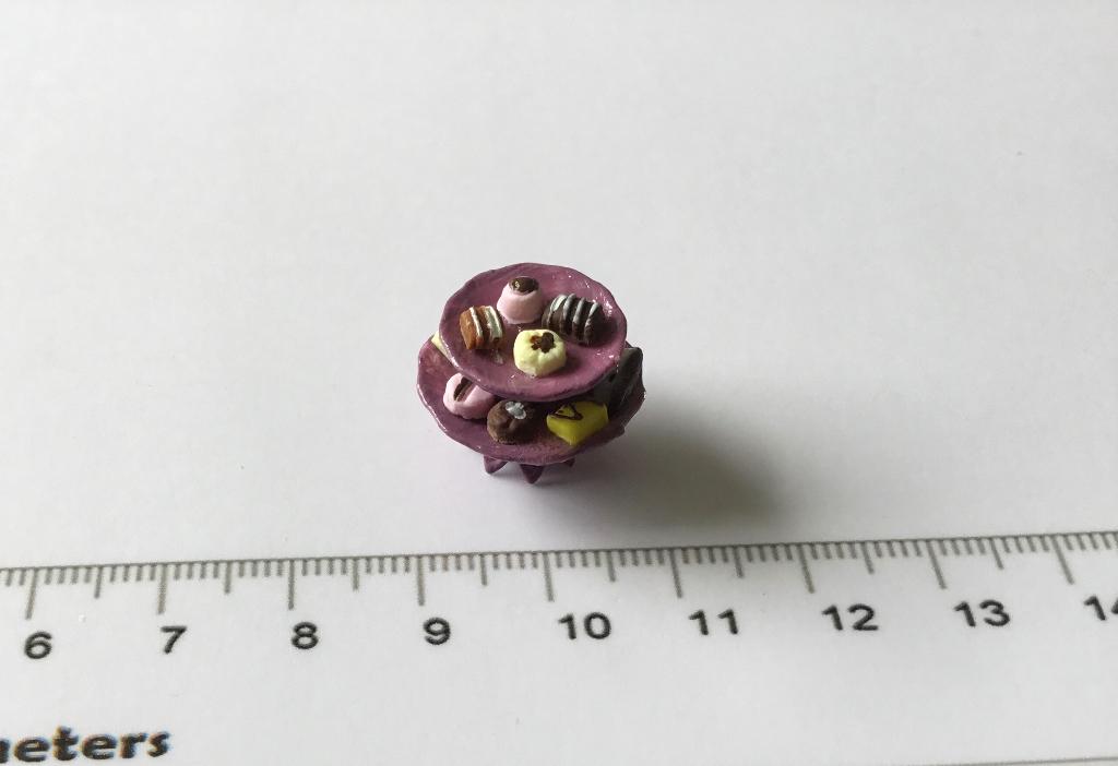 Poppenhuis miniaturen bonbon etagère 53, Ophalen of Verzenden, Nieuw