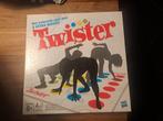 Twister - Het bekende spel met 2 extra moves!, Vijf spelers of meer, Ophalen of Verzenden, Zo goed als nieuw, Hasbro