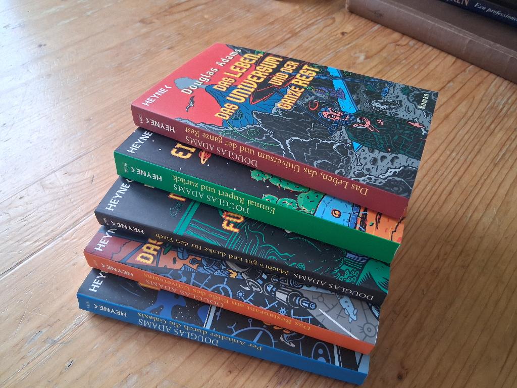 Douglas Adams auf Deutsch, Ophalen of Verzenden, Zo goed als nieuw, Douglas Adams, Fictie