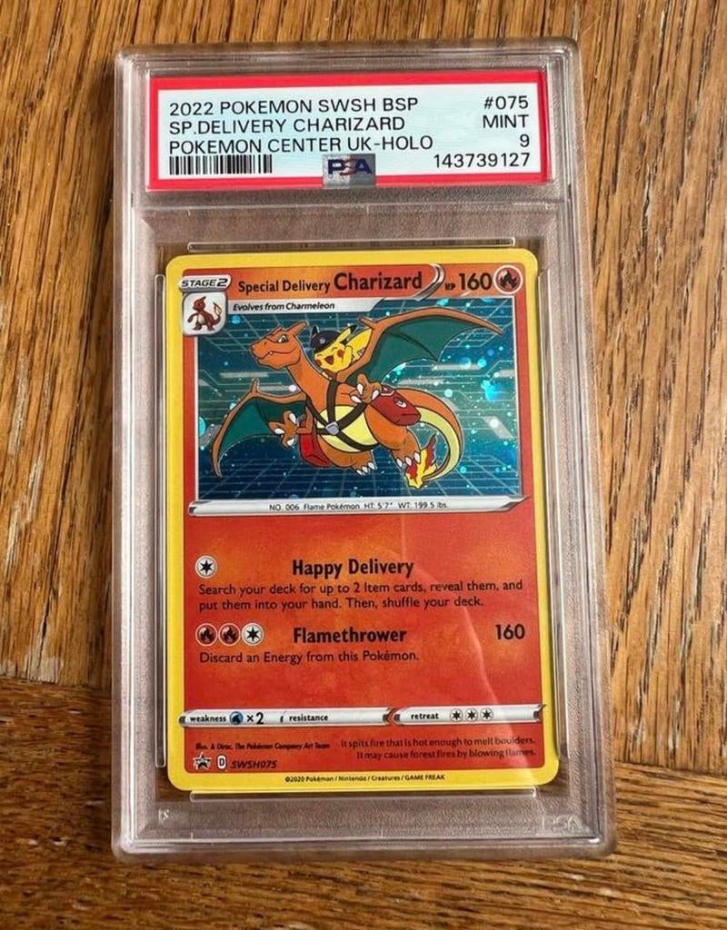 Special Delivery Charizard PSA 9 - Pokémon Kaart, Hobby en Vrije tijd, Verzamelkaartspellen | Pokémon, Zo goed als nieuw, Losse kaart