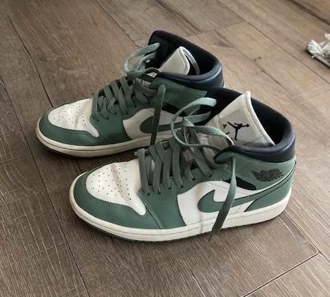 Nike Air Jordan 1 mid groen/wit sneaker mt 38,5, Kleding | Dames, Schoenen, Zo goed als nieuw, Sneakers of Gympen, Groen, Ophalen of Verzenden