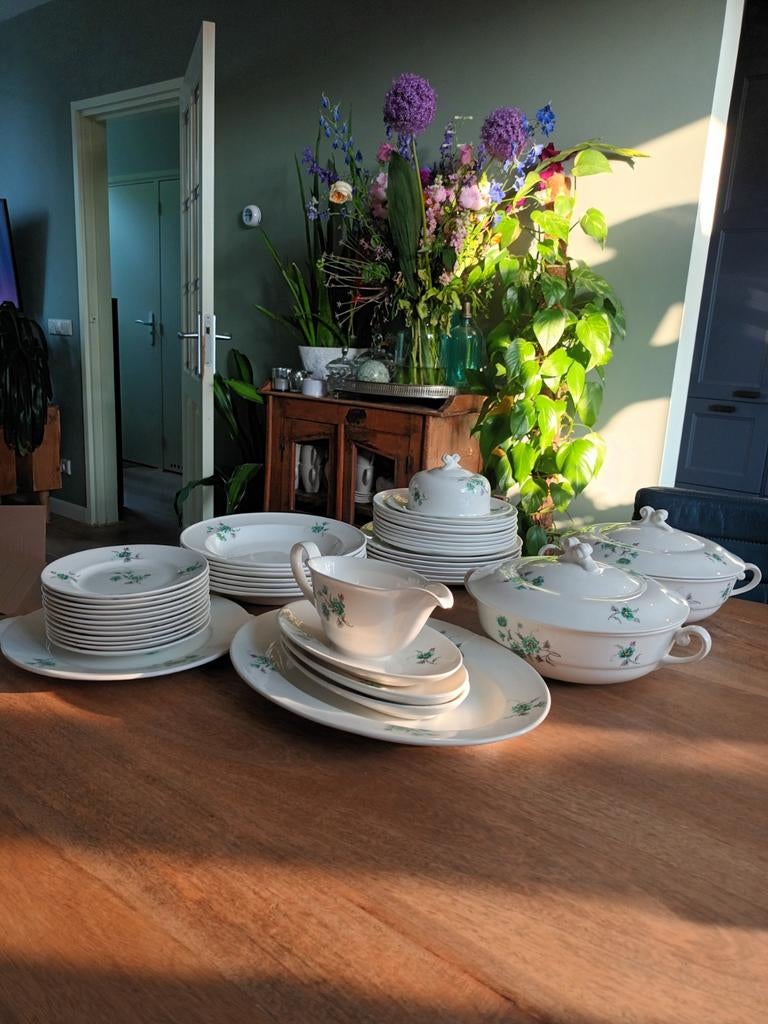 Servies met groen bloempje, Ophalen